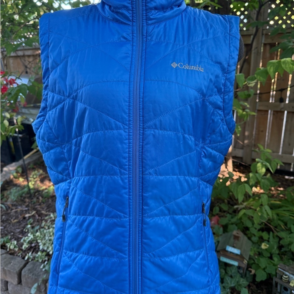 Columbia Quilted Bright Blue Women’s Vest. Size XL. (22” pit to pit)